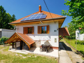 Гостиница Holiday Home Amaryllis  Балатонакараттья